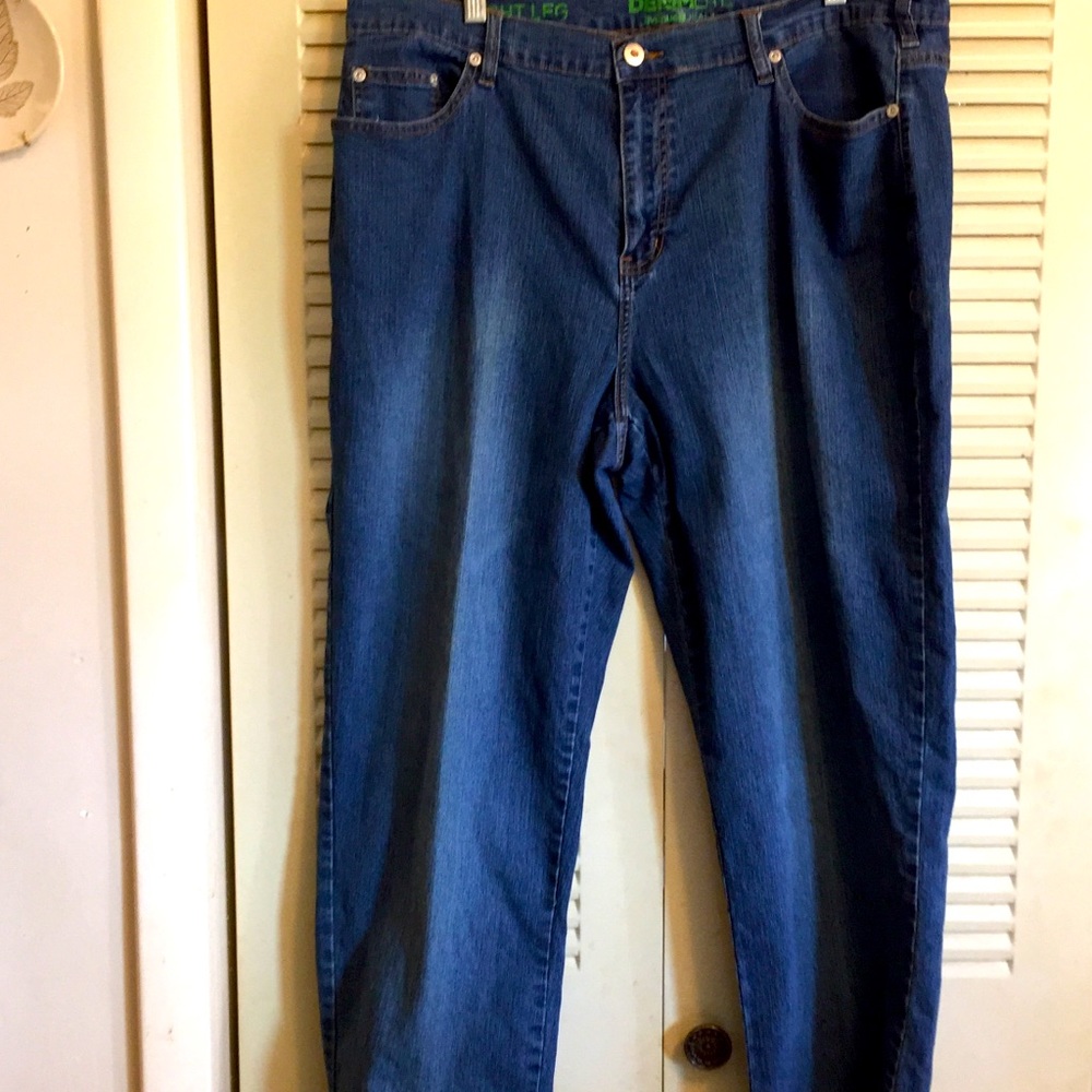 Avenue Women’s 20 Denimlite straight leg blue jean